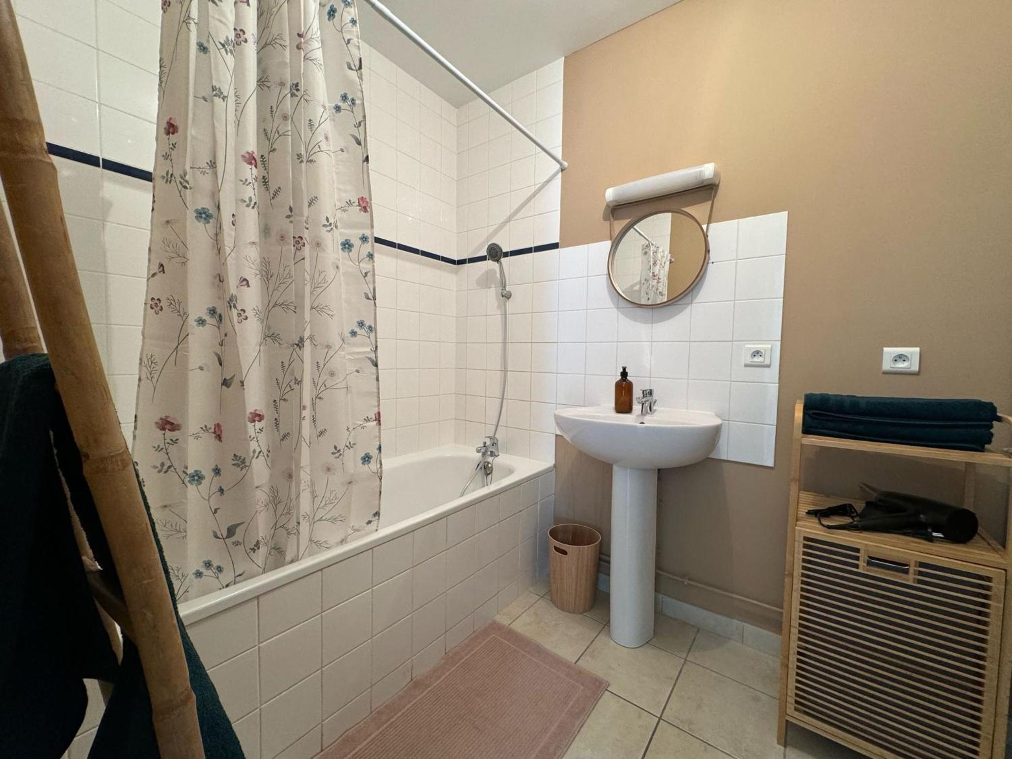 Apartment Des Berges En Rdc Et Parking Prive Soissons