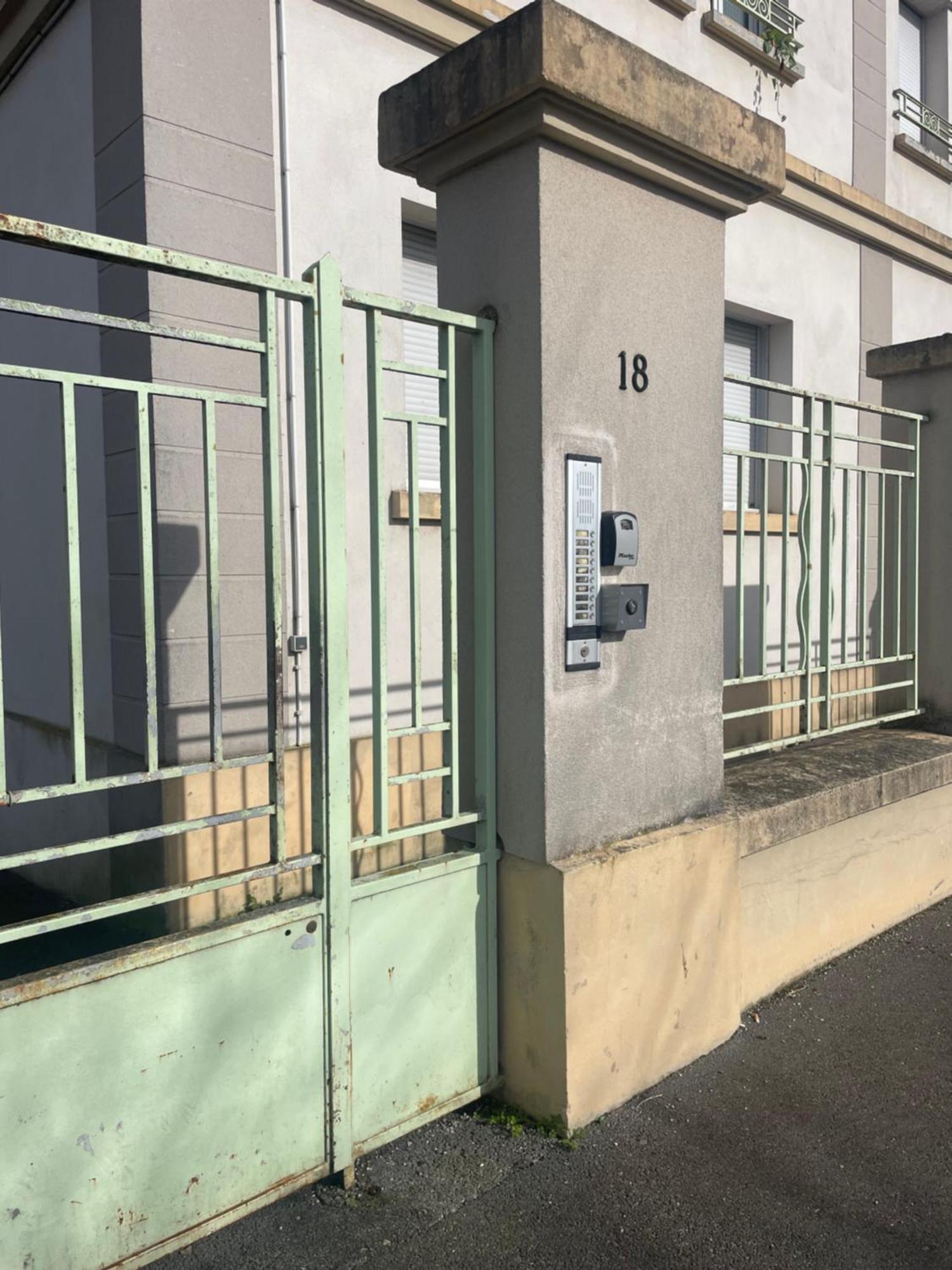 Des Berges En Rdc Et Parking Prive Apartment